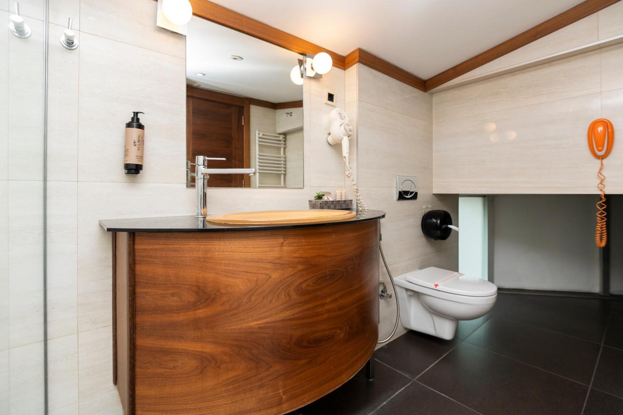Bistrik Center Hotel 4*